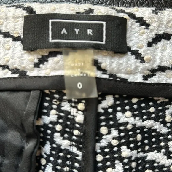 AYR Womens Lainificio Textured Pleated Shorts Black Cream Stripes Pockets Sz 0