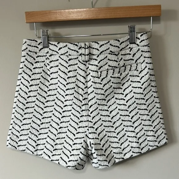 AYR Womens Lainificio Textured Pleated Shorts Black Cream Stripes Pockets Sz 0