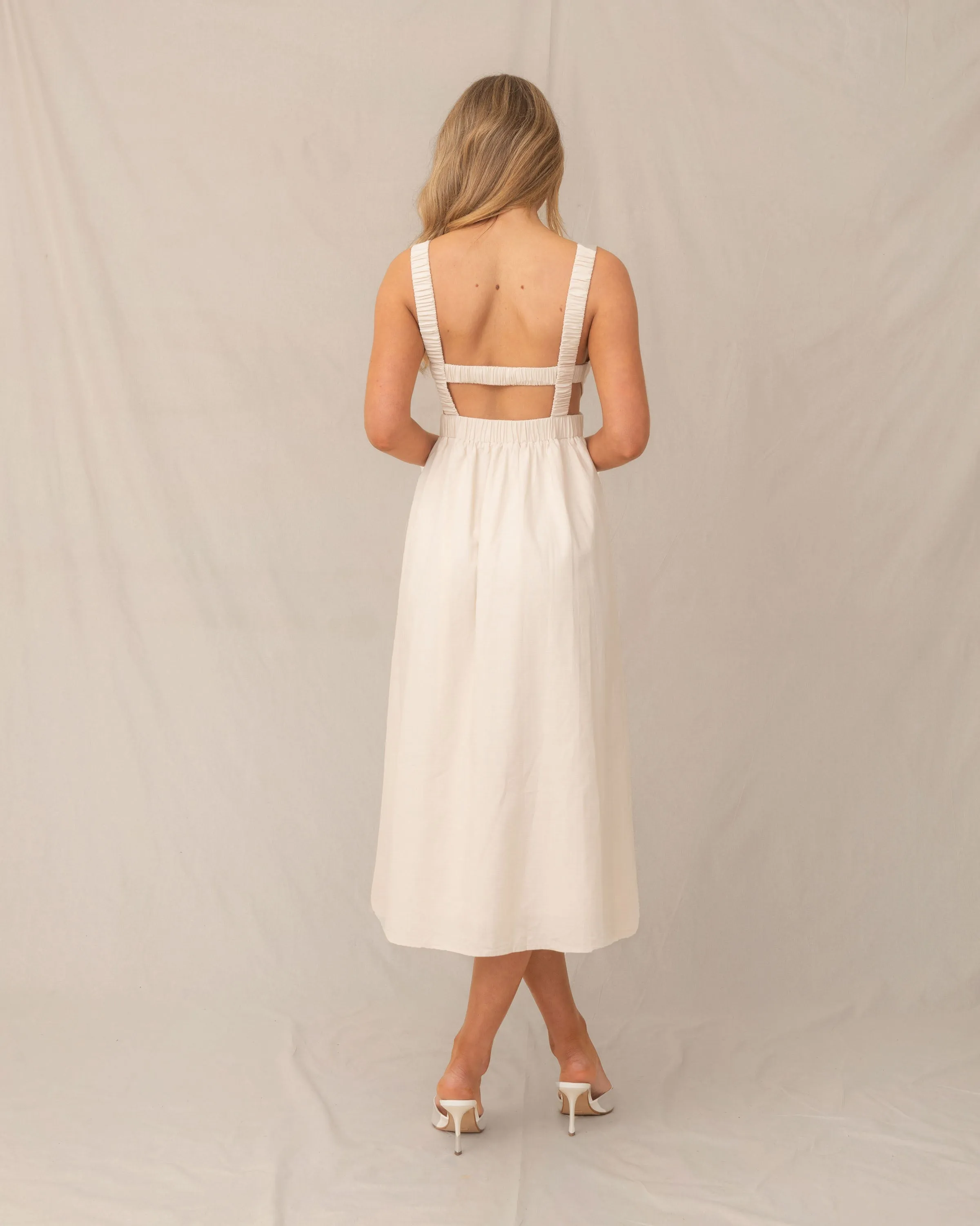 Carys – Elegant Open Back Women's Dress