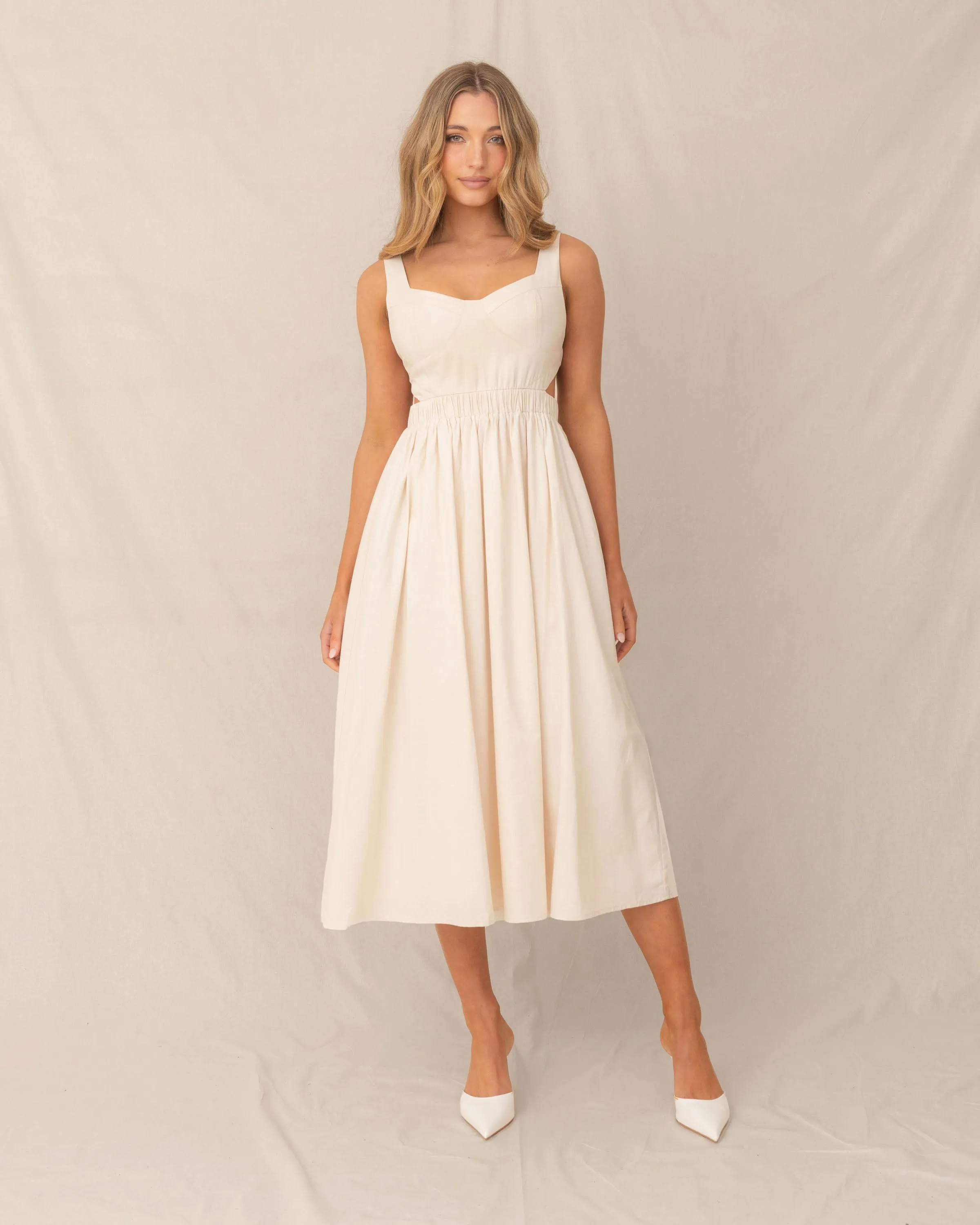 Carys – Elegant Open Back Women's Dress