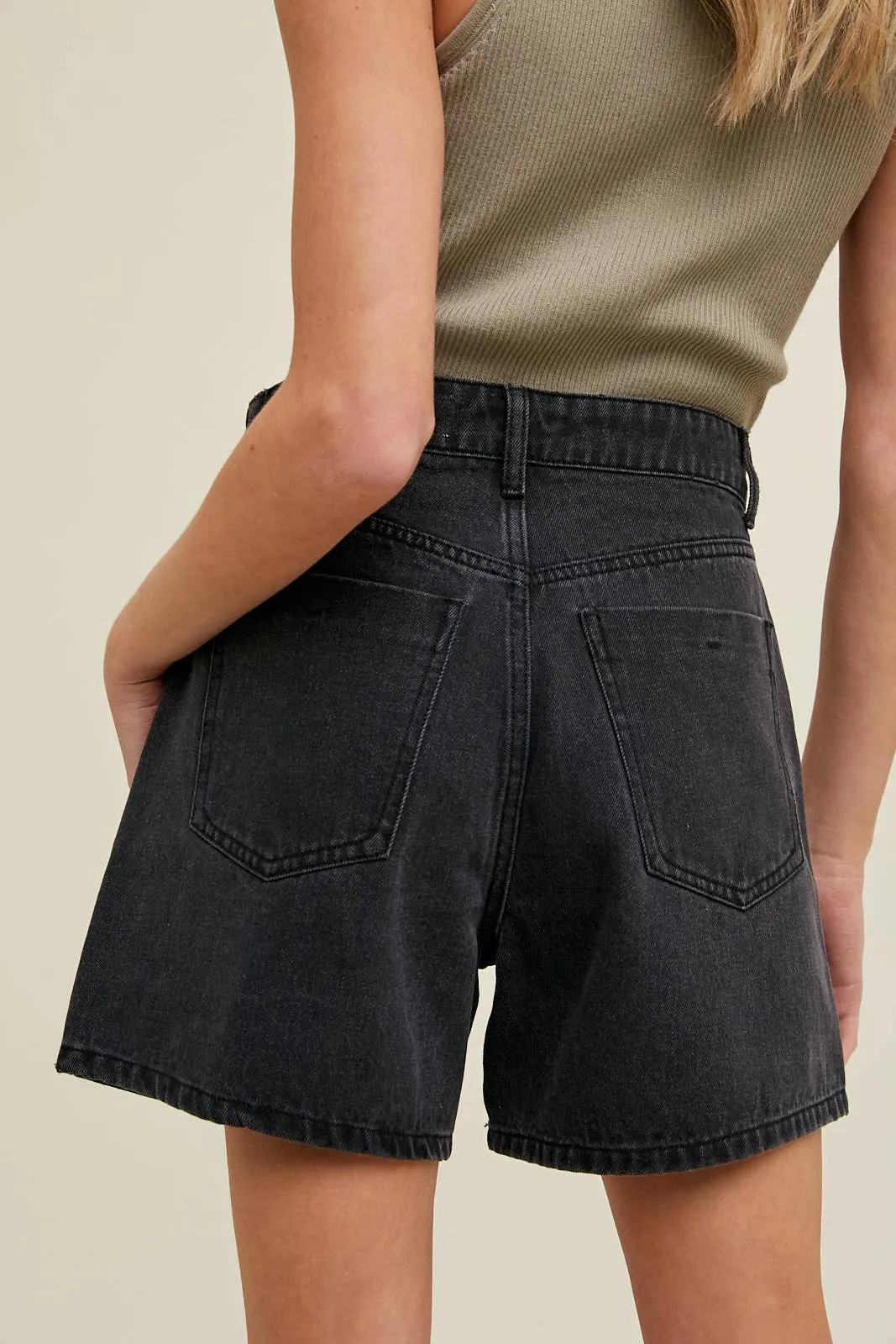 CLASSIC DENIM MOM SHORTS