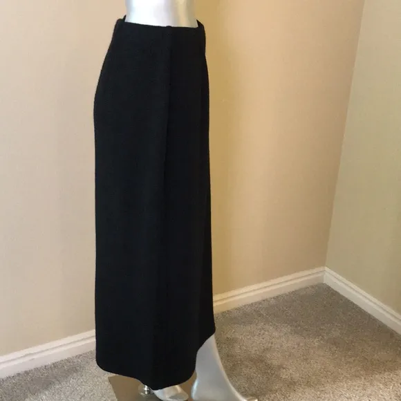 CUT LOOSE | Textured Midi Skirt