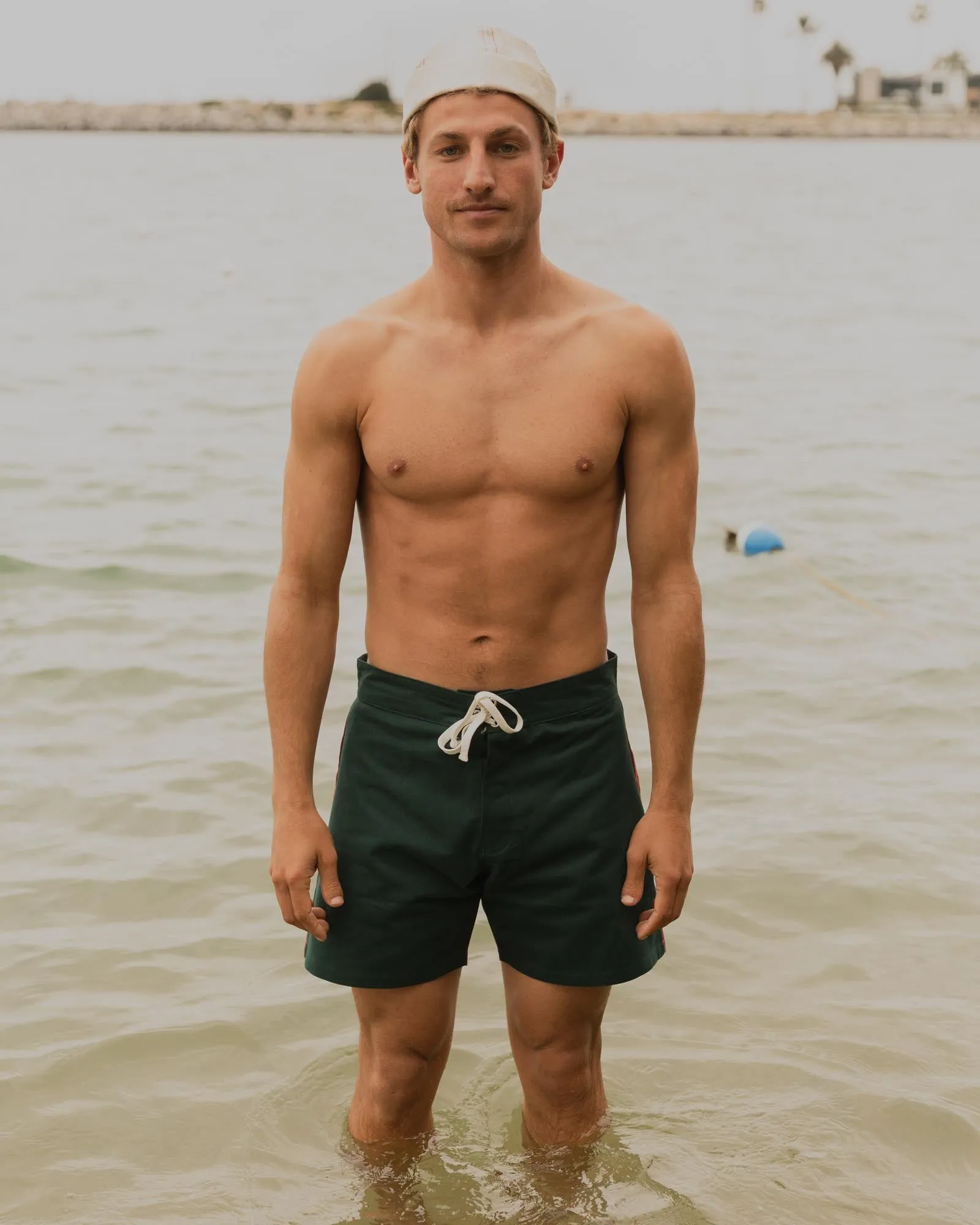 Gato Heroi Surf Shorts in British/Blood