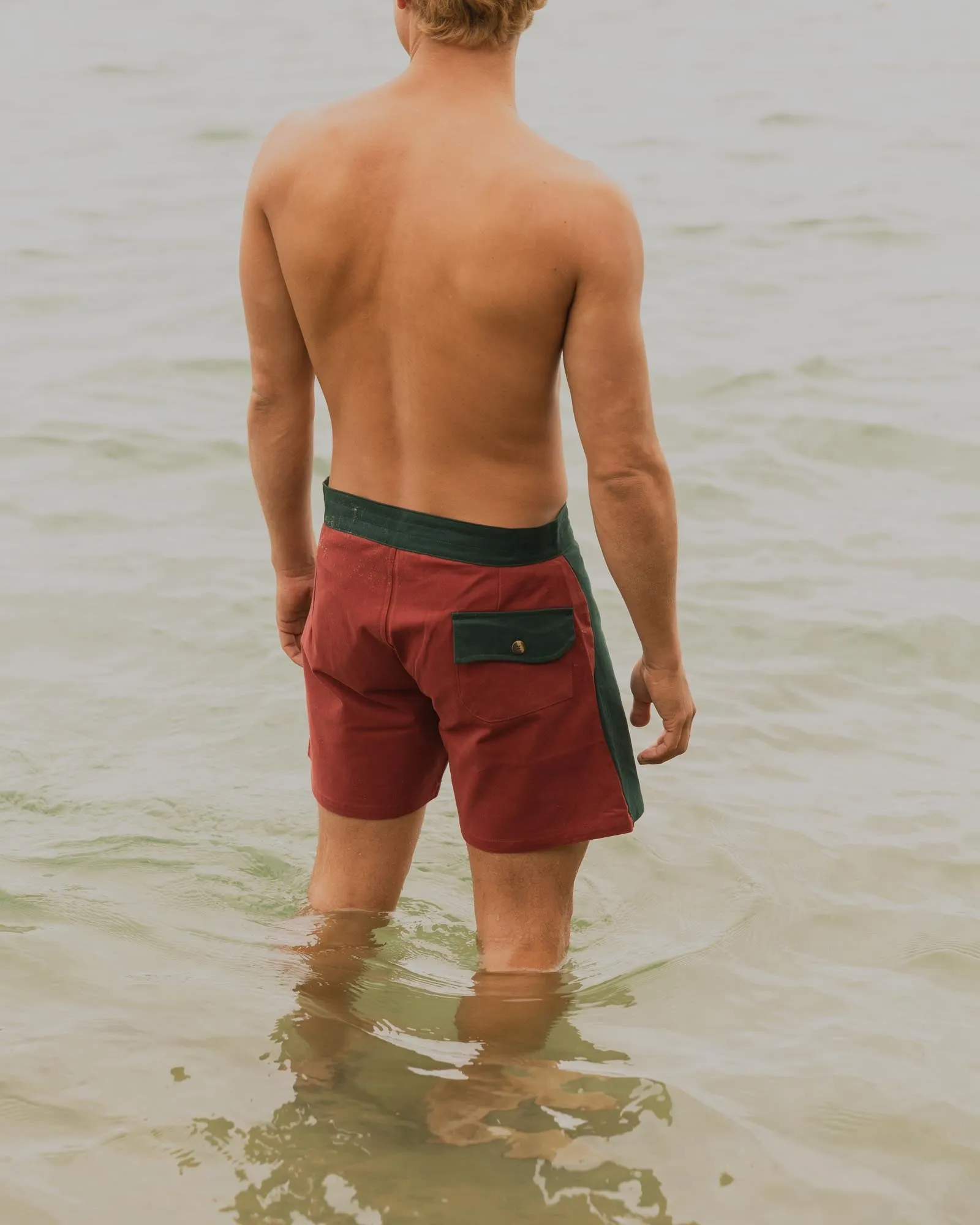 Gato Heroi Surf Shorts in British/Blood