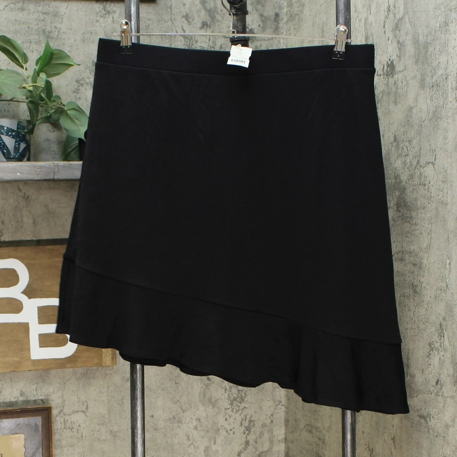 Isaac Mizrahi Live! Women's Regular Pebble Knit Asymmetric Hem Skort