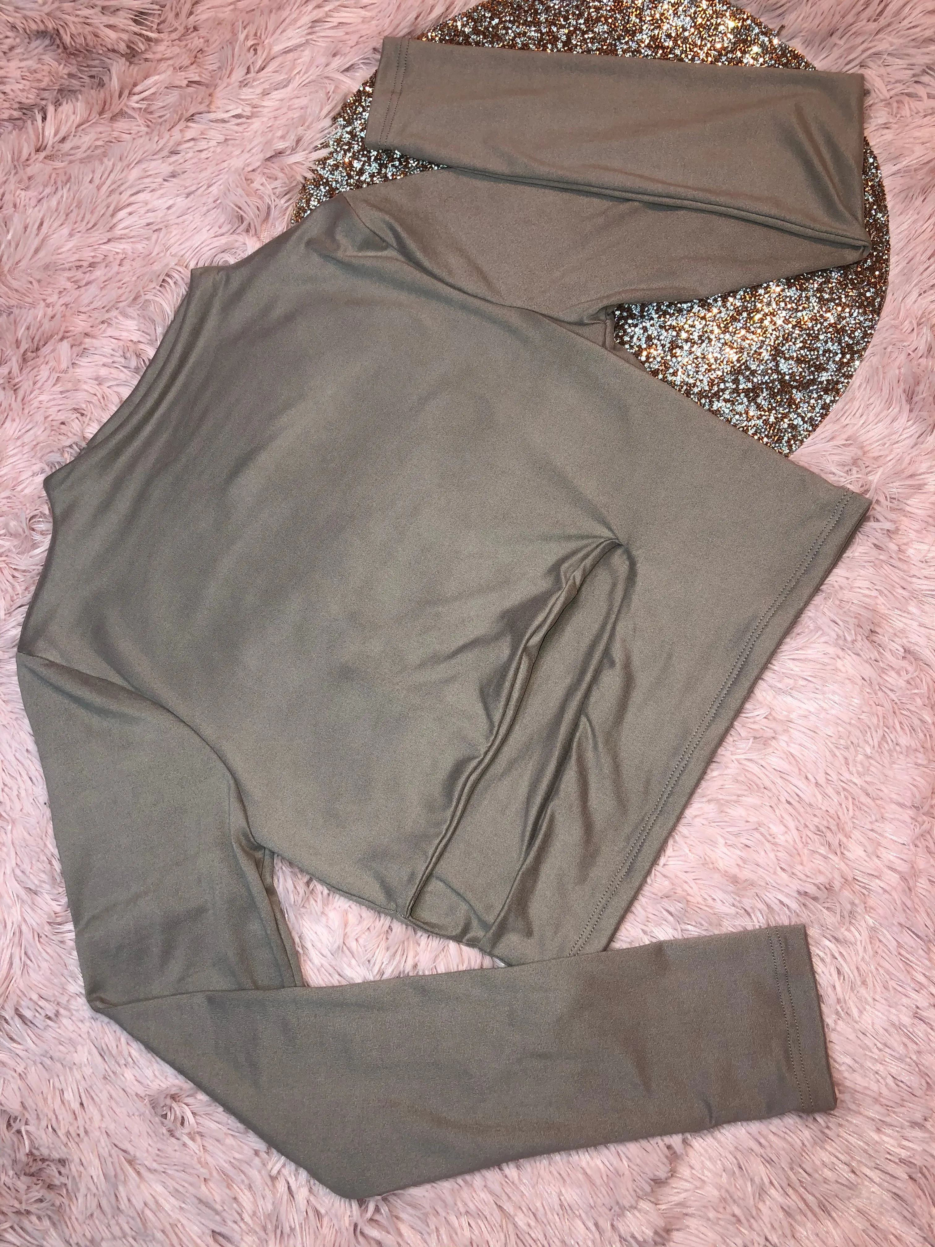 Jiselle Cutout Crop Top
