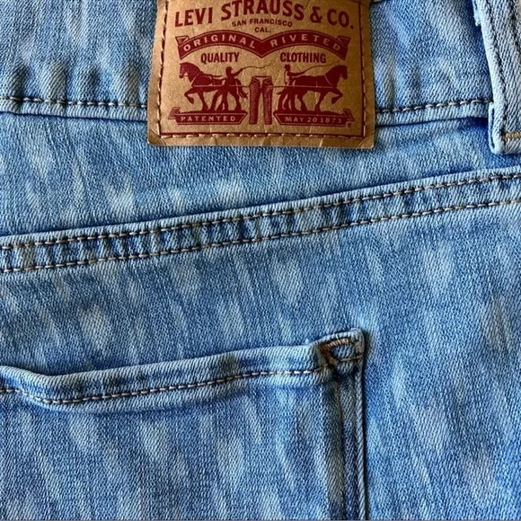 LEVIS BLUE CLASSIC SHORTS WITH DESIGN ZIP FLY BOHO SIZE 27