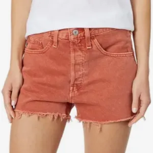 LEVI'’S Premium High-Rise Frayed Edge 501 Shorts - Dispersed Dye Baked Clay
