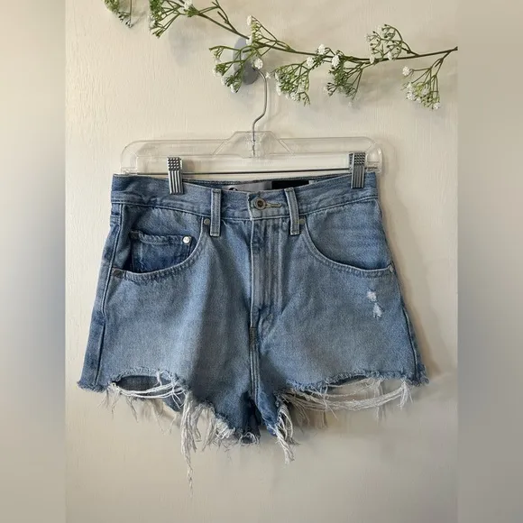 Levi's | Silver Tab Mom Short Light Wash Distressed