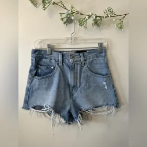 Levi's | Silver Tab Mom Short Light Wash Distressed