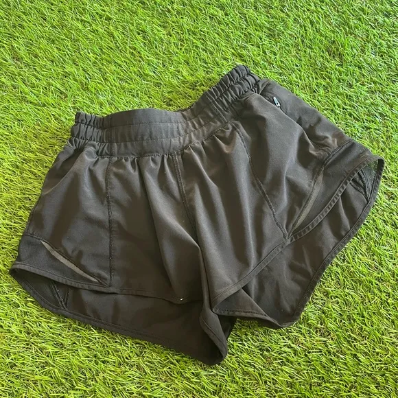 Lululemon Hotty Hot Shorts 2.5” Inseam • NWOT