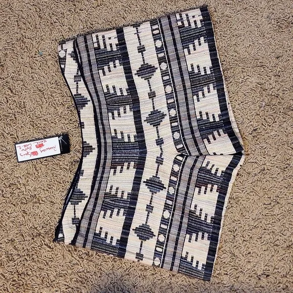 NWT BCBGMaxAzria Runway Shorts Woven Medium Tribal Multi-colored Designer Sample