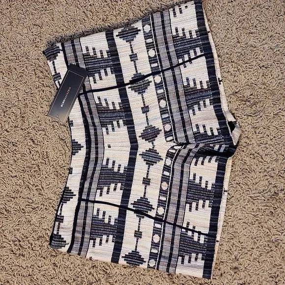 NWT BCBGMaxAzria Runway Shorts Woven Medium Tribal Multi-colored Designer Sample