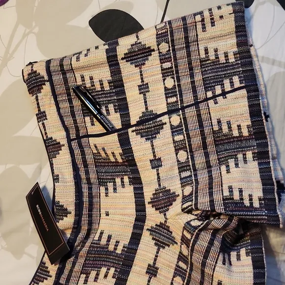 NWT BCBGMaxAzria Runway Shorts Woven Medium Tribal Multi-colored Designer Sample