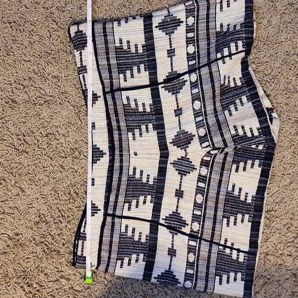 NWT BCBGMaxAzria Runway Shorts Woven Medium Tribal Multi-colored Designer Sample