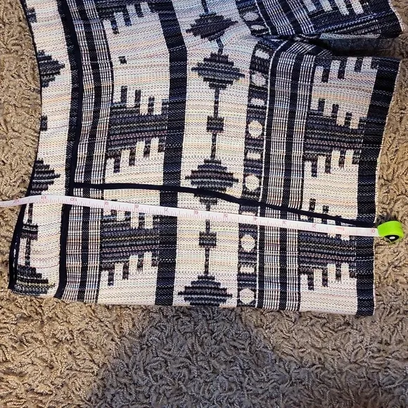 NWT BCBGMaxAzria Runway Shorts Woven Medium Tribal Multi-colored Designer Sample