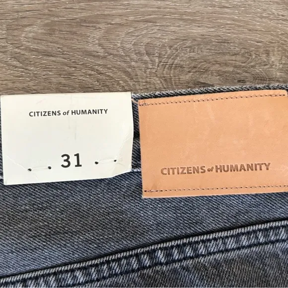 NWT Citizens of Humanity &quot;Camilla&quot; Frayed Hem Shorts in Karma, sz 31