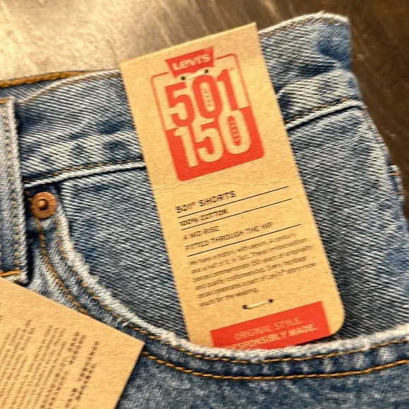 NWT LEVI’S 501 Mid Rise Raw hem denim shorts women size 28