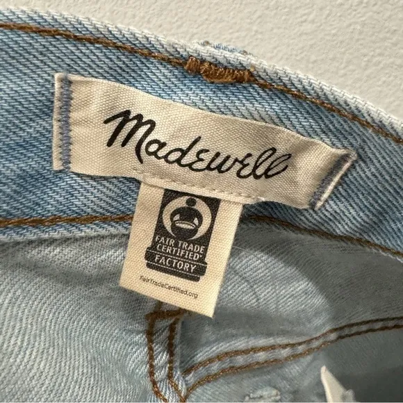 NWT Madewell The Mom Jean Button Fly Raw Hem Distressed Light Blue Shorts 27