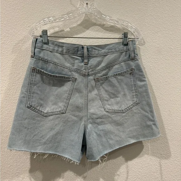 NWT Madewell The Mom Jean Button Fly Raw Hem Distressed Light Blue Shorts 27