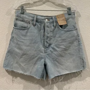 NWT Madewell The Mom Jean Button Fly Raw Hem Distressed Light Blue Shorts 27