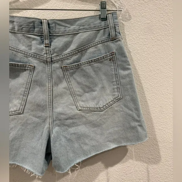 NWT Madewell The Mom Jean Button Fly Raw Hem Distressed Light Blue Shorts 27