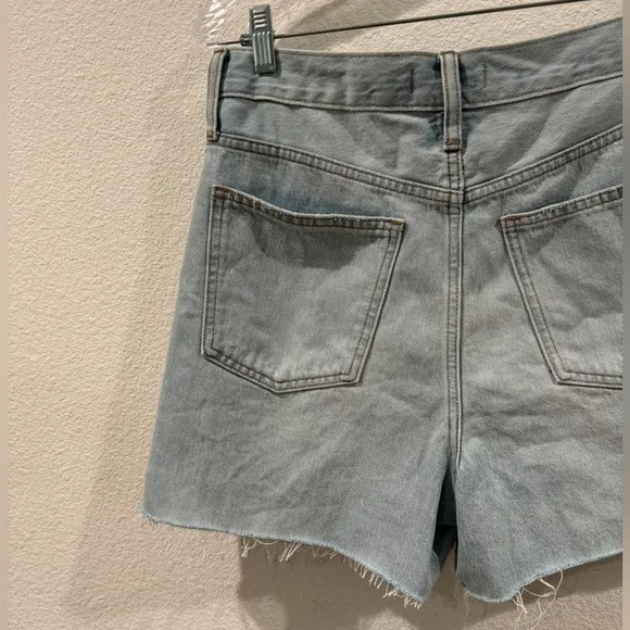 NWT Madewell The Mom Jean Button Fly Raw Hem Distressed Light Blue Shorts 27