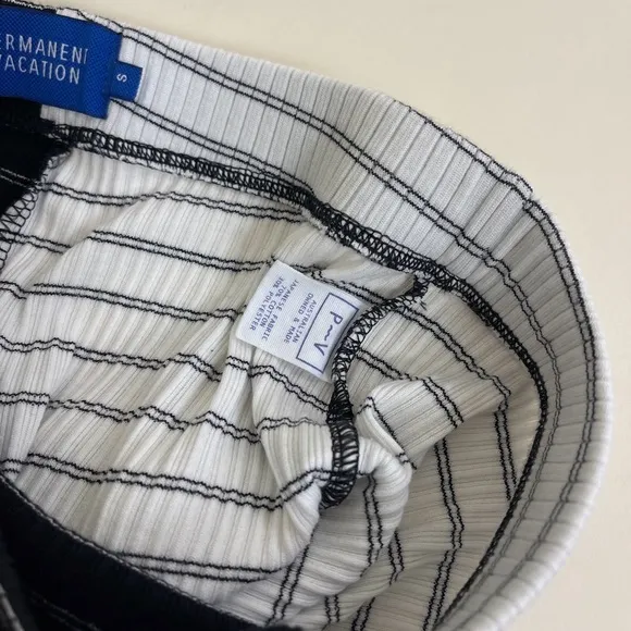 PERMANENT VACATION Duality Shorts in Black White