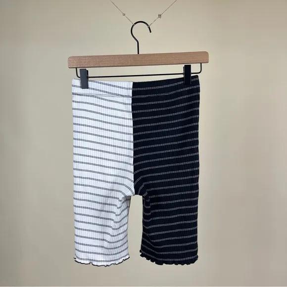 PERMANENT VACATION Duality Shorts in Black White