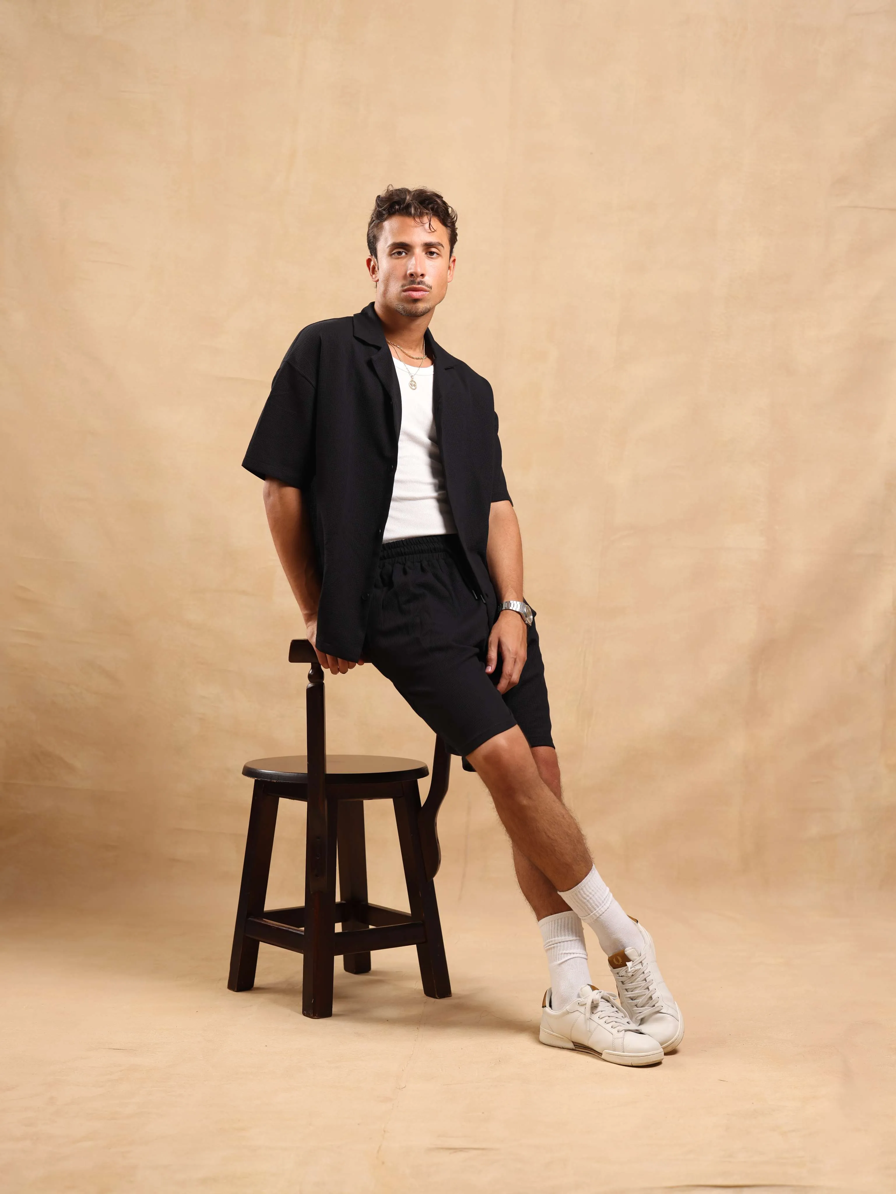 TEXTURED SHORTS - BLACK
