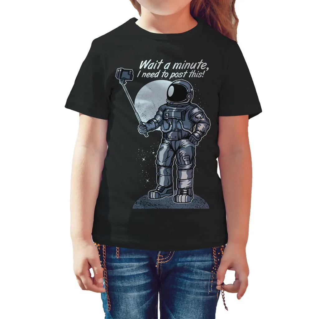 Weird Science Selfie Astronaut Official Kid's T-shirt (Black)